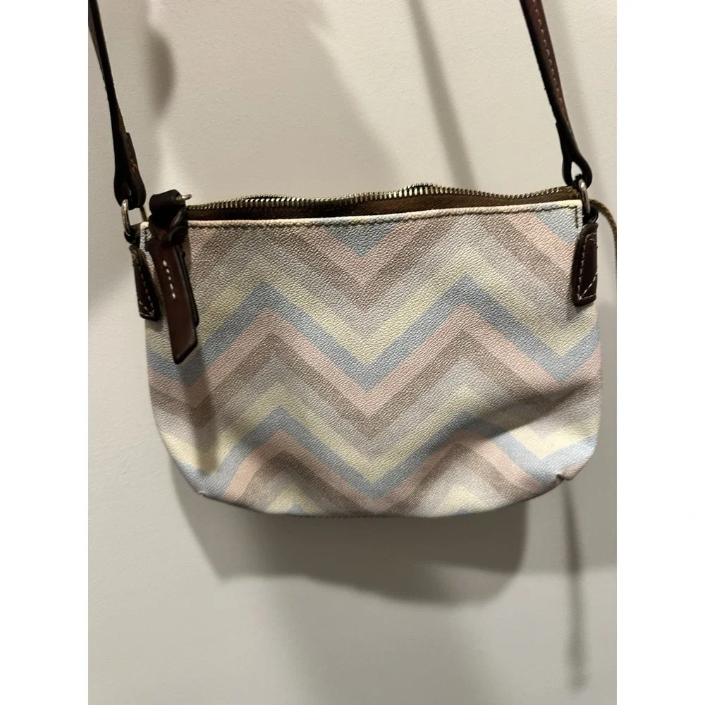 Dooney & Bourke Chevron Suki crossbody bag
